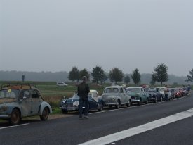 Petite partie de la longue colonne d'anciennes